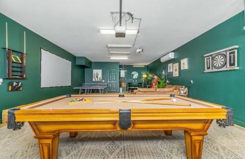 Terra Lago Villa | GAMEROOM, King Beds, Movie Projector, Heated Saltwater Pool, Golf and Games!