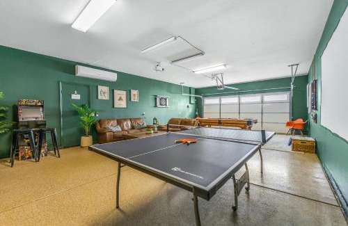 Terra Lago Villa | GAMEROOM, King Beds, Movie Projector, Heated Saltwater Pool, Golf and Games!