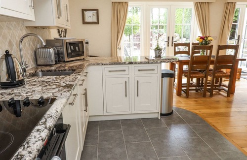 Dolbenmaen Cottage | GARDEN COTTAGE, pet friendly, with a garden in Tremadog