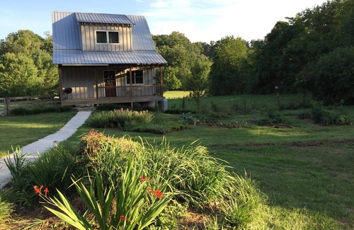 Fairview Cottage | Garden Cottage near Asheville and Blue Ridge Parkway