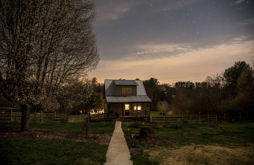 Fairview Cottage | Garden Cottage near Asheville and Blue Ridge Parkway