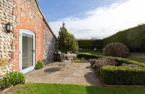 West Beckham Cottage | Garden Cottage - sleeps 2 guests in 1 bedroom