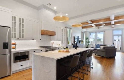 Irish Channel House | Garden District Home | Heated Plunge Pool