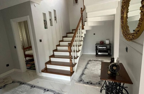 Macka House | Garden Field Villa