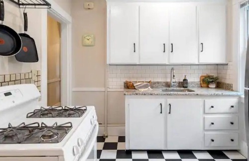 Beverly Apartment | Garden Getaway 2BR Minutes to Salem, Beach, and train to Boston!
