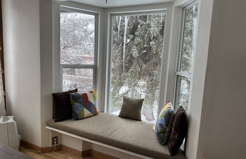 Durango House | Garden Home, private and spacious with hot tub, only 5 minutes to city center