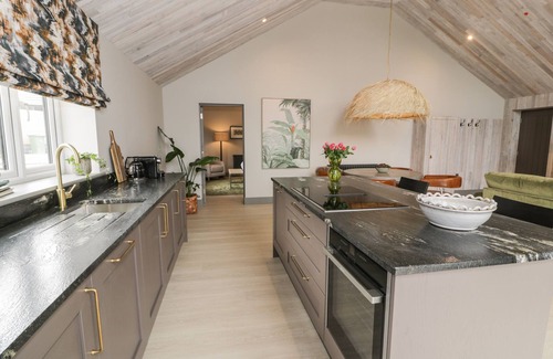 Llanfechell House | GARDEN HOUSE, pet friendly, luxury holiday cottage in Llanfechell