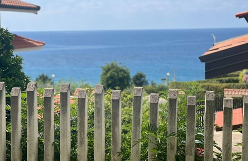 Pizzo Apartment | Garden near the beach (PIEDIGROTTA GARDEN)