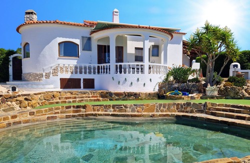 Aljezur House | Garden Oasis with Pool - 800m to Arrifana Beach - close to the Fishermen's Trail