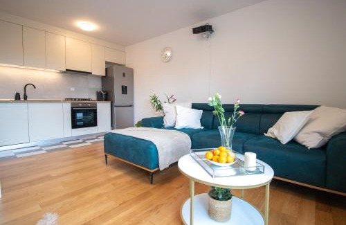 Zagreb Apartment | Garden View Home - Two FREE garages and 1800 m2 private Garden-Park-Sport area