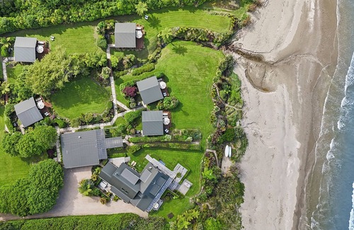 Parapara Villa | Garden Villa with Seaview - Adrift in Golden Bay (adults only)