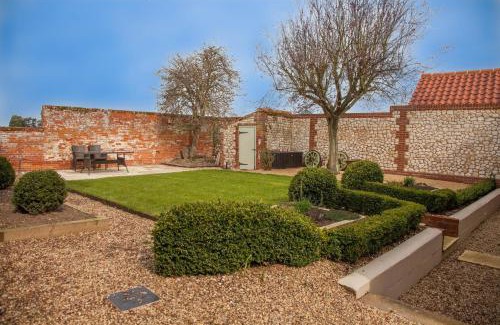 Thornham House | Gardeners Cottage Thornham