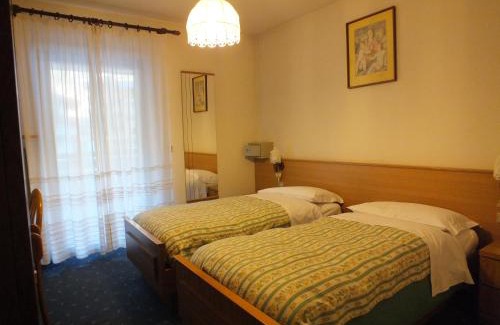 Campitello di Fassa Hotel | Garnì Defrancesco