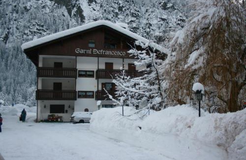 Campitello di Fassa Hotel | Garnì Defrancesco