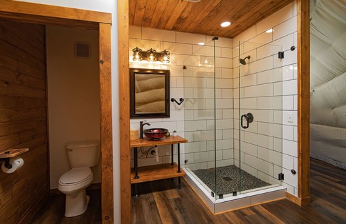 Logan Resort | Garnet Geodome by Inn & Spa at Cedar Falls