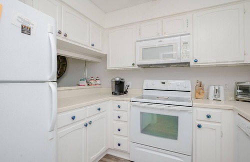Caswell Beach Condo | Garris Hideaway 2: Cozy 1st Level Oceanfront Condo - Perfect for Couples Getaway