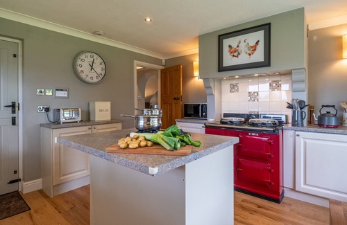 Windermere House | Garth Cottage - 4-Bedroom House with garden (1x Dog permitted)