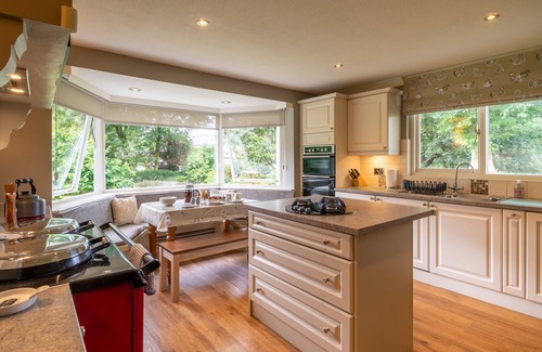 Windermere House | Garth Cottage - 4-Bedroom House with garden (1x Dog permitted)