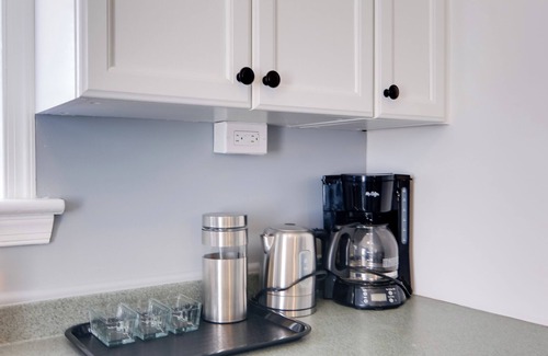 Hamilton Apartment | Gastropub On-Site: Loudoun Wine Country Apartment