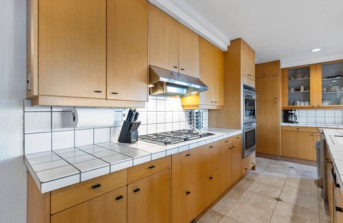 San Rafael House | Gated 6BD Retreat: Bay Views,HotTub,Theater,Games