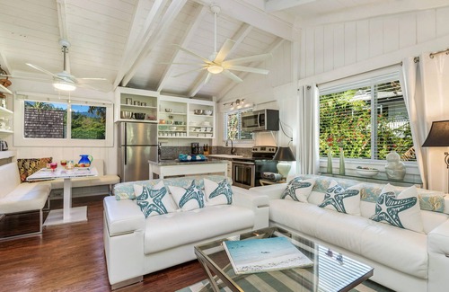 Wainiha House | Gated cottage, 3 blocks to beach, A/C Close to Tunnels. Lots of outdoor space