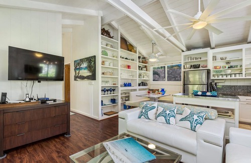 Wainiha House | Gated cottage, 3 blocks to beach, A/C Close to Tunnels. Lots of outdoor space