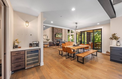 Roslyn House | Gated Luxury Retreat | Near Nelson Farm+Swim Spa/GameRm+Hidden Rewards Awaits