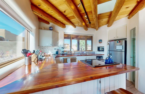 Taos House | Gated mountain-view gem with tennis, labyrinth, rooftop bar, private hot tub
