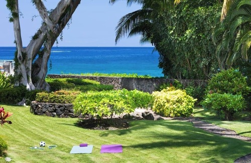 Kailua-Kona Villa | Gated Oceanfront Villa with private access to beach, heated pool & tennis court!