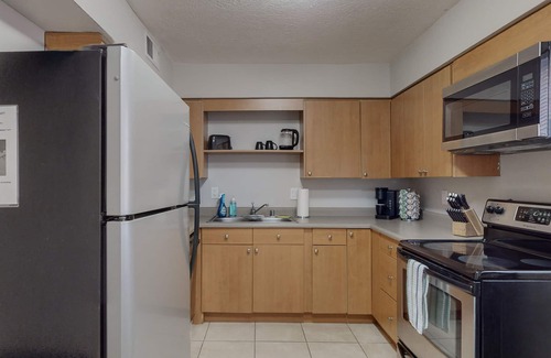 Uptown Condo | Gated Uptown Condo, 2bd/1ba, KING bed added