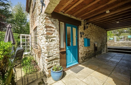 Ivybridge Cottage | Gatehouse West set in the beautiful Colmer Estate with indoor and outdoor pools.