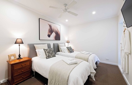 Crafers West Bed & Breakfast | Gateway to the Adelaide Hills. Modern apartment located in Crafers.