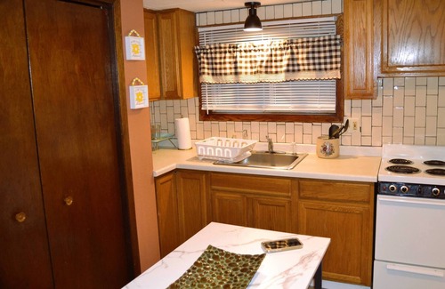 Grand Forks Apartment | Gather Here 9BR, 5BA Group