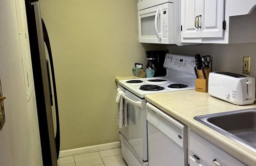 Gatlinburg Apartment | Gatlinburg Chateau105 - Walk to Ole Red Restaurant!