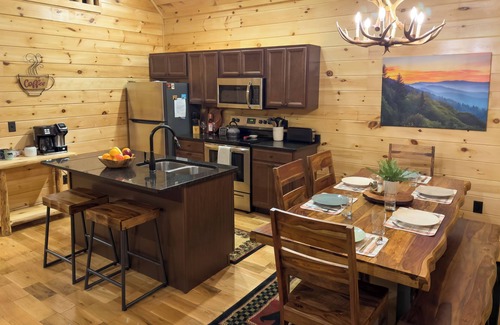 White Oak Lodge Cabin | Gatlinburg Mountain Cabin: 4 Mi to National Park!