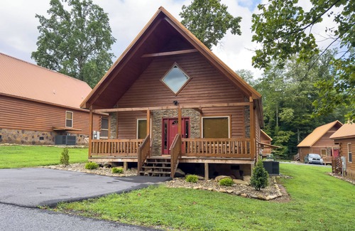 White Oak Lodge Cabin | Gatlinburg Mountain Cabin: 4 Mi to National Park!