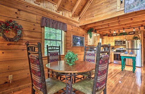 Gatlinburg Cabin | Gatlinburg Mountainside Escape w/Deck & Hot Tub!