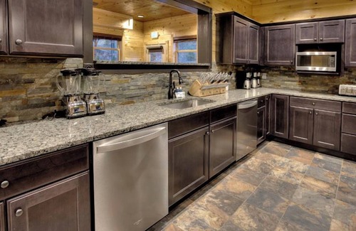 Gatlinburg Cabin | Gatlinburg - The Gatlinburg Lodge - 20 Bedrooms - Sleeps 60