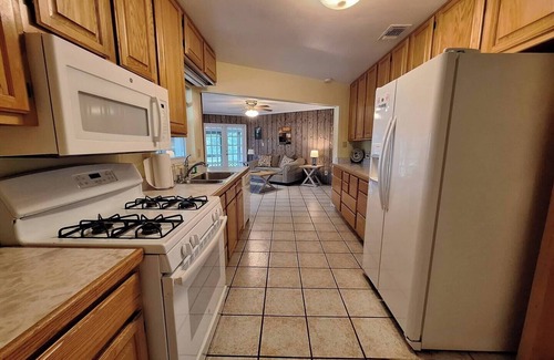 Oviedo House | Gator Nest: 3-bedroom, 2-bath home, sleeps 6. Excellent for a relaxing, nature getaway Gator Nest: Charming 3-bedroom, 2-bath home that sleeps 6 — perfect for a relaxing nature getaway. New! Bring your own boat and enjoy fishing right from the ho