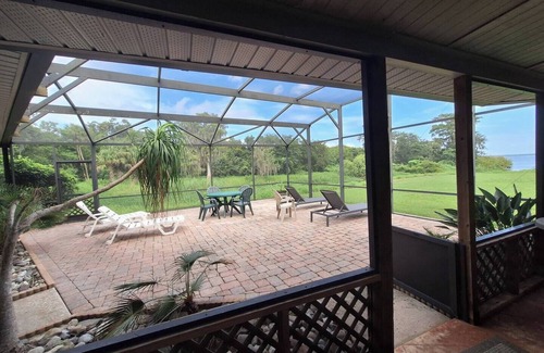 Oviedo House | Gator Nest: 3-bedroom, 2-bath home, sleeps 6. Excellent for a relaxing, nature getaway Gator Nest: Charming 3-bedroom, 2-bath home that sleeps 6 — perfect for a relaxing nature getaway. New! Bring your own boat and enjoy fishing right from the ho