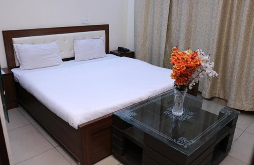 Zirakpur Hotel | GAURAV RESORTS AND APARTMENT