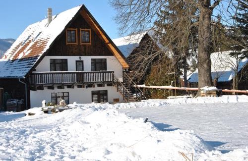 Liptovsky Trnovec House | Gazdovsky dvor "U Tlaciarov"