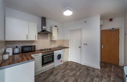 Neath Apartment | Fully Equipped Kitchen, Double room
