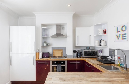 Brighton City Centre Apartment | Trendy Central 1 Bed Flat with Roof Terrace