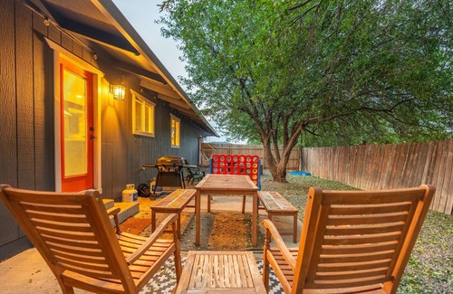 Williams House | GC Train Depot and Route 66: king beds/BBQ/firepit