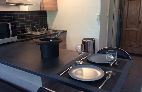 Grand Sud Apartment | gd appart quiet ground floor, parking, countryside 5 km AiX in Provence