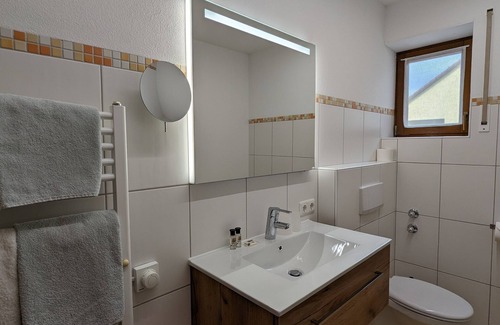 Nordheim a. Main Apartment | Gemütliche 50qm Ferienwohnung mit Balkon, kostenloses Parken und WLAN, Frühstücksbuffet, voll ausgestattete Küche