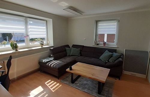 Johanniskirchen Apartment | Gemütliche Ferienwohnung für bis zu Fünf Persone mit Terrasse