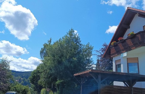 Geratal Apartment | Gemütliche Ferienwohnung mit Weitsicht und Wellness-oase Inmitten der Natur