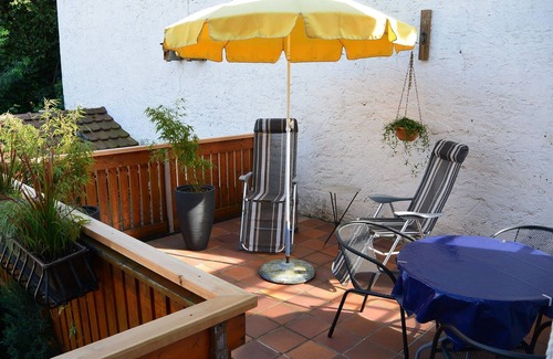 Stetten Apartment | Gemütliche Ferienwohnung (45m2) mit Terrasse im alten Winzerort